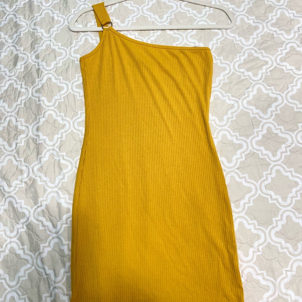 Vestido de un solo tirante 💛